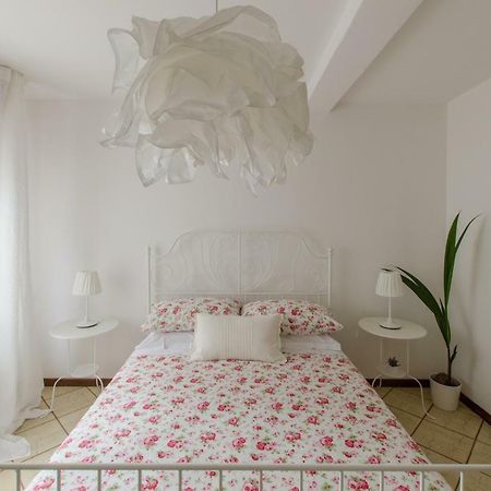 Casa Marisa Apartment Сирмионе Екстериор снимка