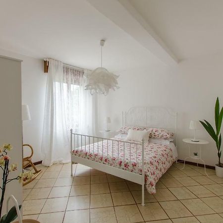 Casa Marisa Apartment Сирмионе Екстериор снимка