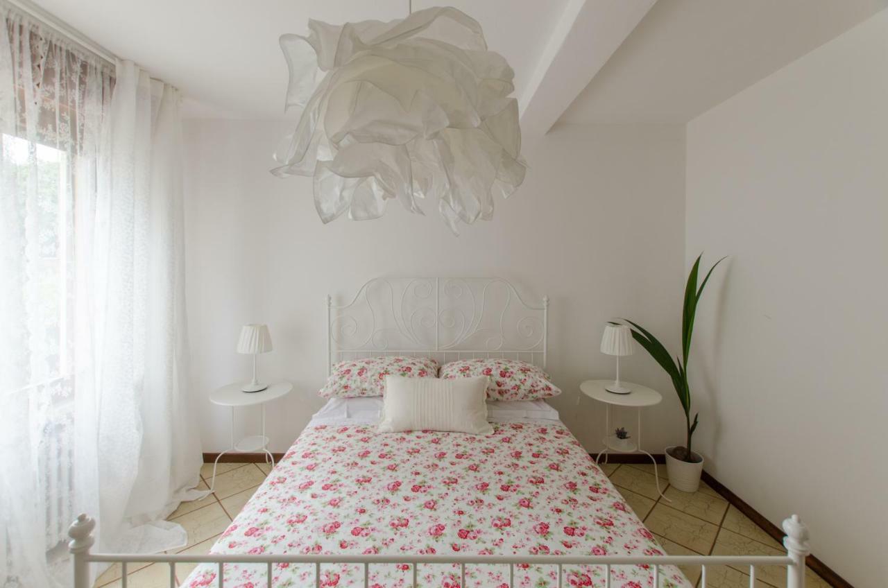 Casa Marisa Apartment Сирмионе Екстериор снимка