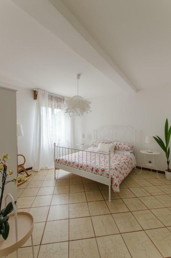 Casa Marisa Apartment Сирмионе Екстериор снимка